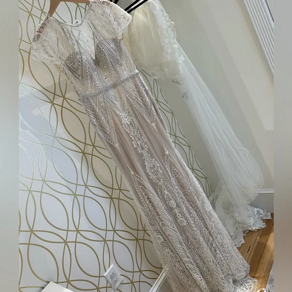 Berta Wedding Dress 16-04 Size 40